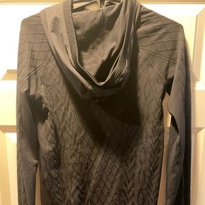 Hooded Lululemon Long Sleeve Ribbed Top in Black, Size 6